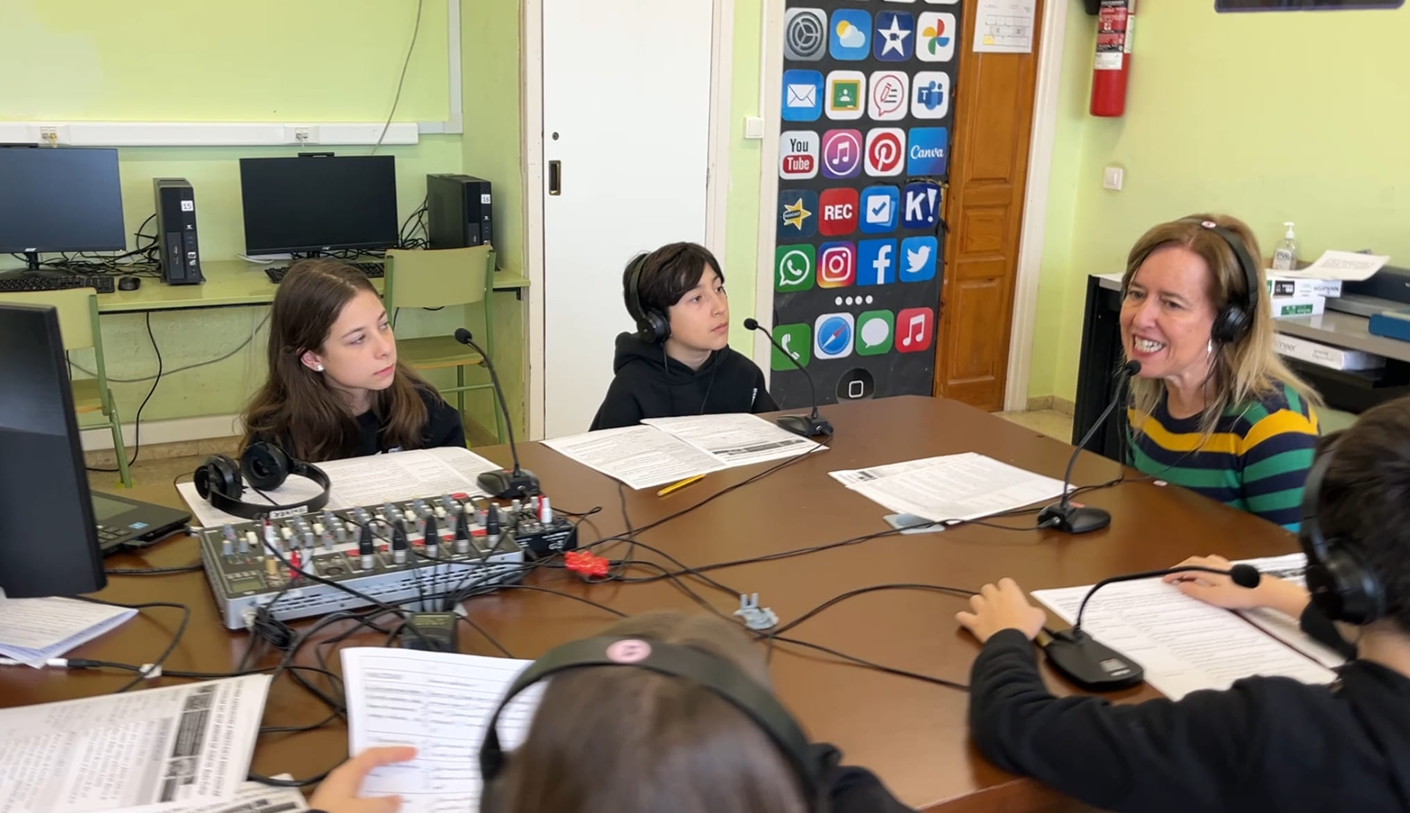 Entrevista en directo a Sonia, presidenta del AFA del CEIP Marina de Cudeyo, Radio Cudeyo, Cantabria, España episode artwork