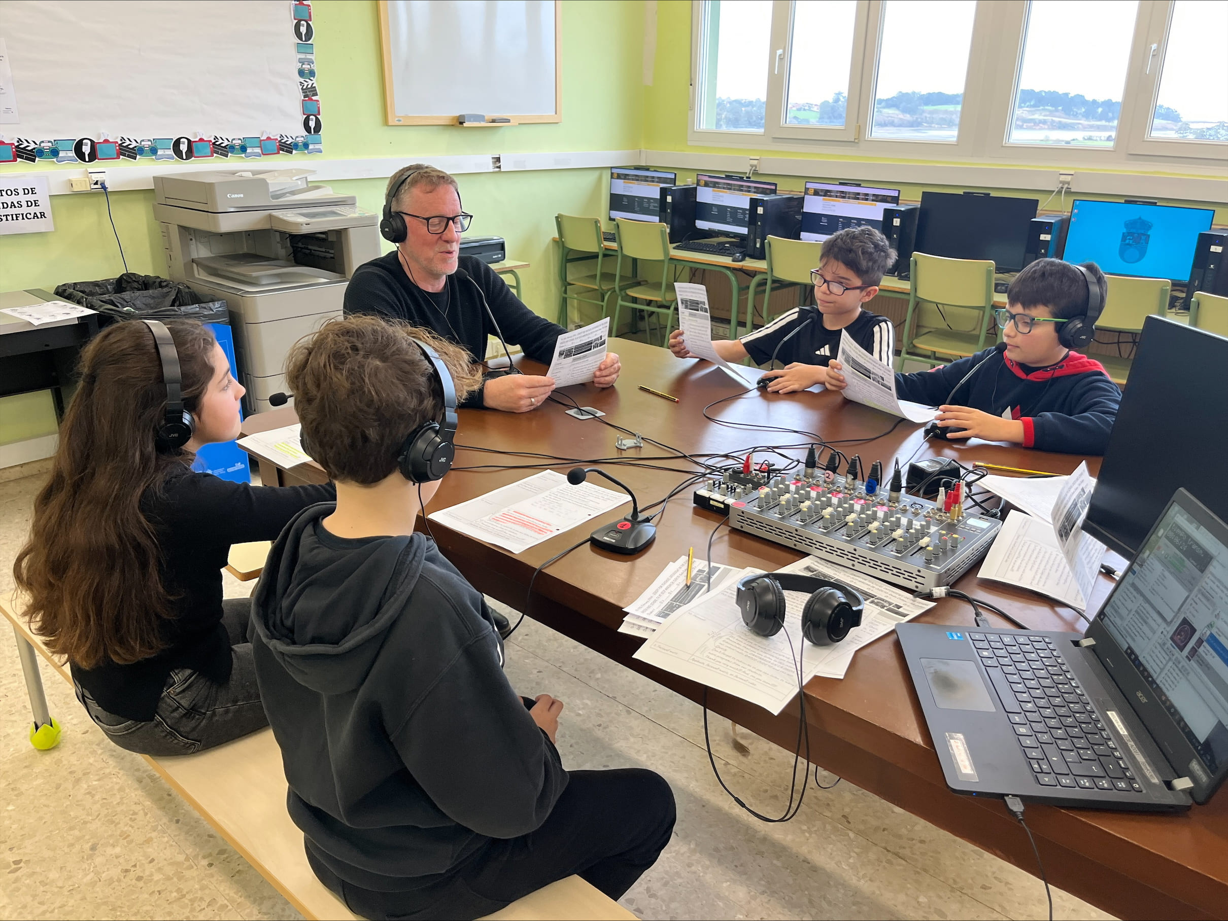 Live interview with Rick about his childhood for RADIO CUDEYO, school radio from CEIP Marina de Cudeyo, Spain episode artwork
